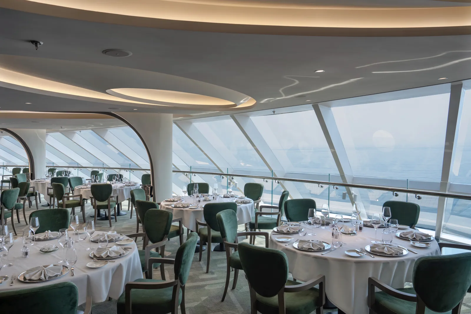 MSC Yacht Club Restaurant (선상 레스토랑 · MSC 크루즈)