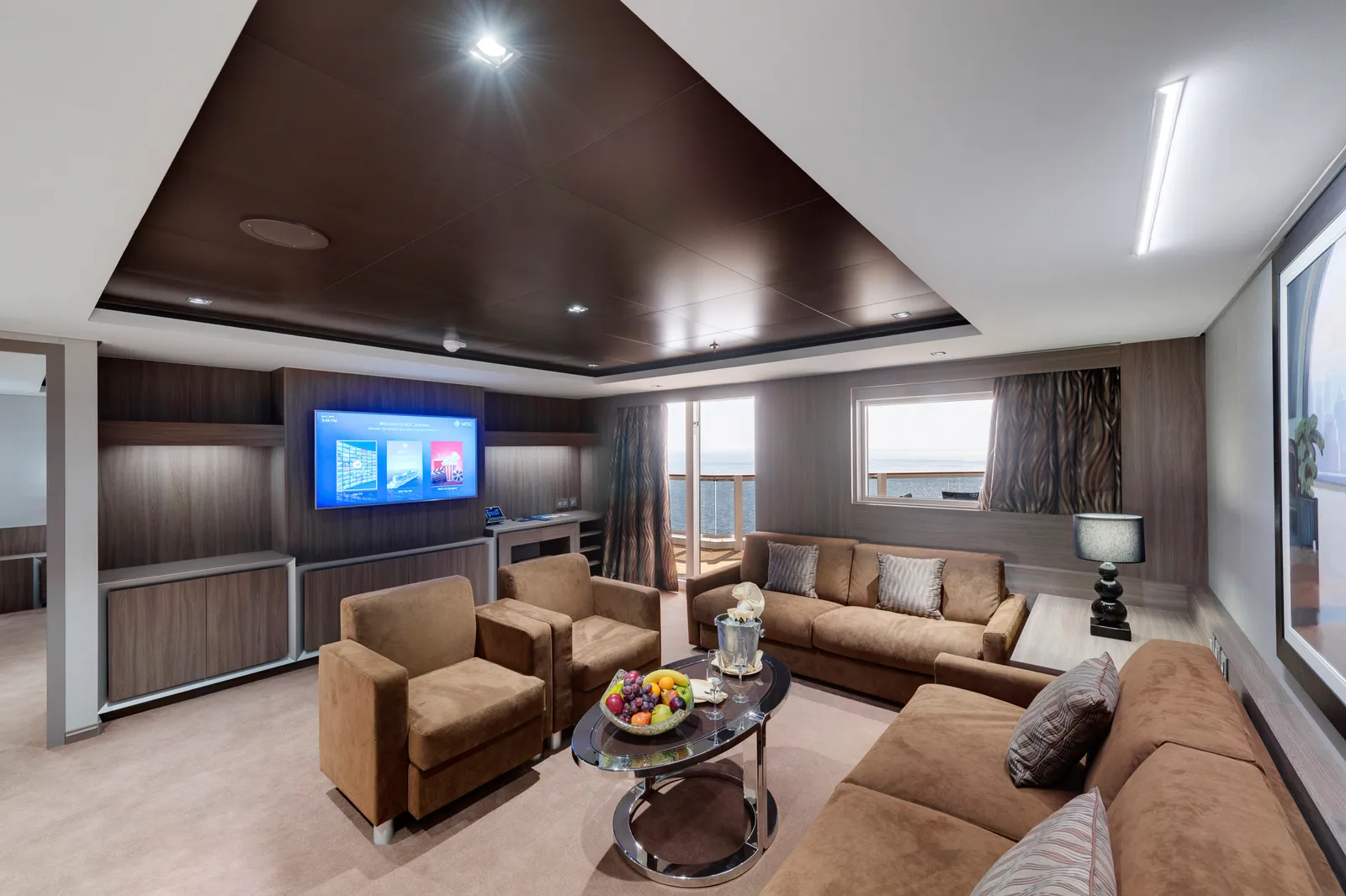 MSC Yacht Club Royal Suite (스위트 객실 · MSC 크루즈 · MSC Seaside)
