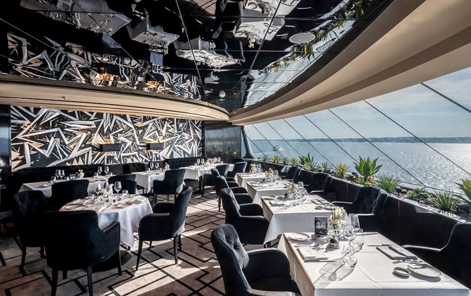 MSC Yacht Club Restaurant (선상 레스토랑 · MSC 크루즈 · MSC World Asia)