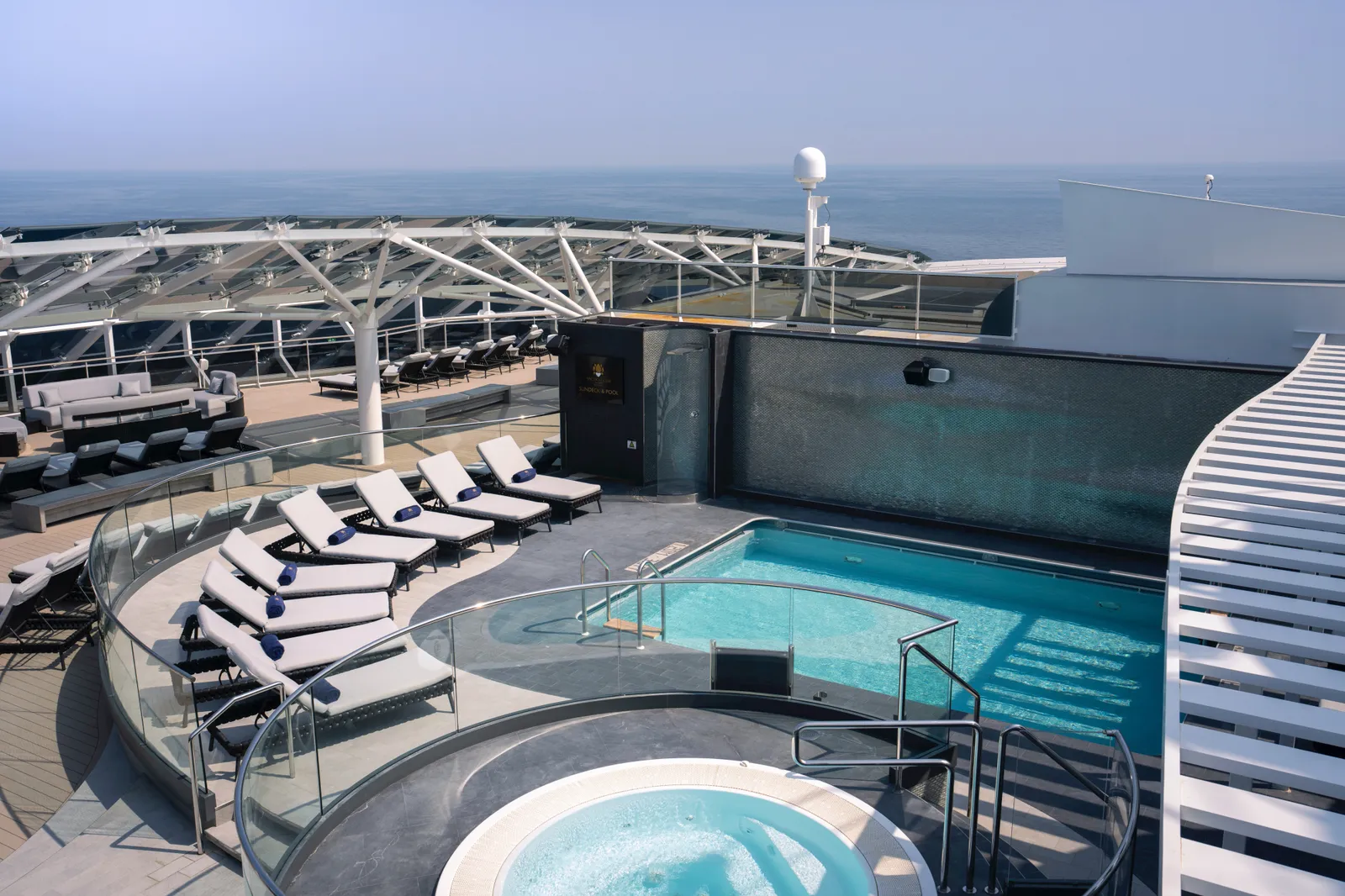 MSC Yacht Club Sundeck & Pool (야외 선덱 · MSC 크루즈)
