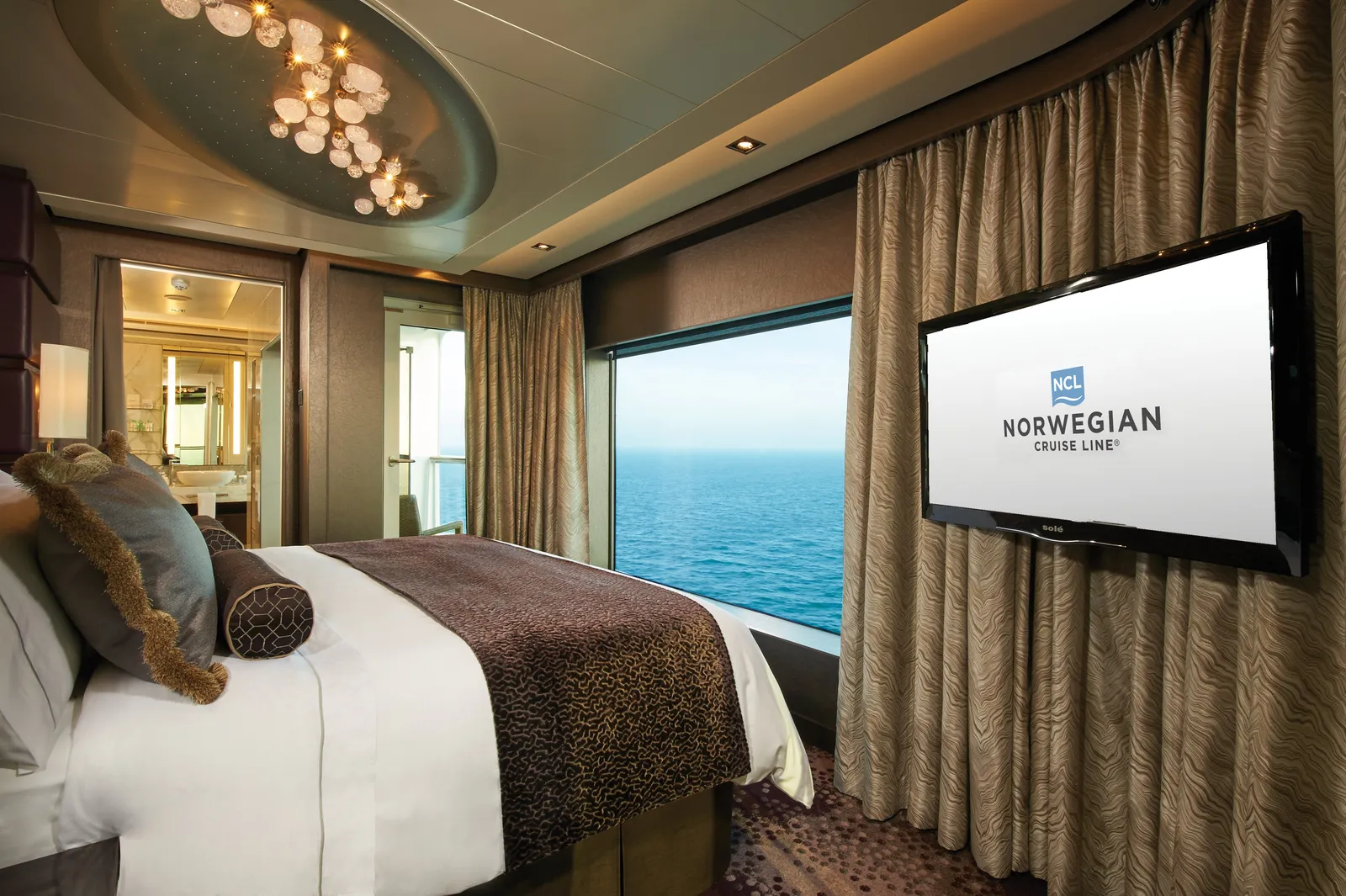 The Haven Deluxe Owner's Suite with Large Balcony (스위트 객실 · 노르웨지안 크루즈 라인 · Norwegian Escape)