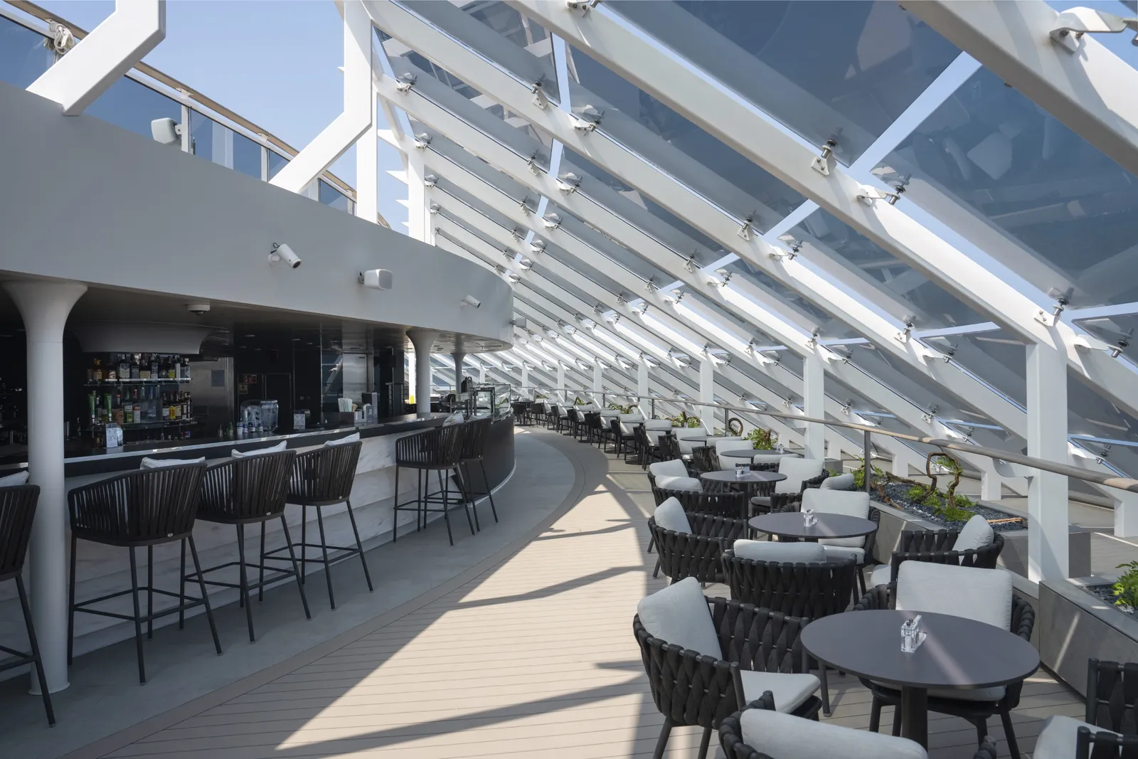 MSC Yacht Club Grill & Bar (선상 바·레스토랑 · MSC 크루즈 · MSC World Europa)