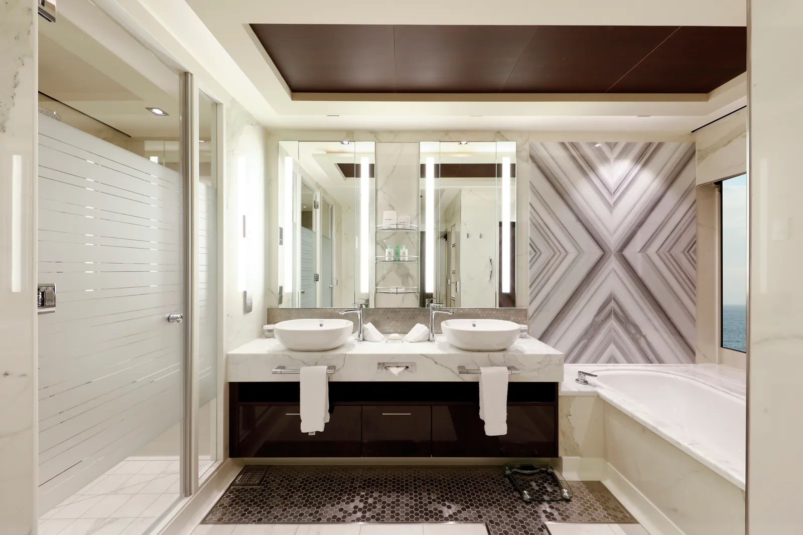 The Haven Deluxe Owner's Suite with Large Balcony (스위트 객실 · 노르웨지안 크루즈 라인 · Norwegian Escape)