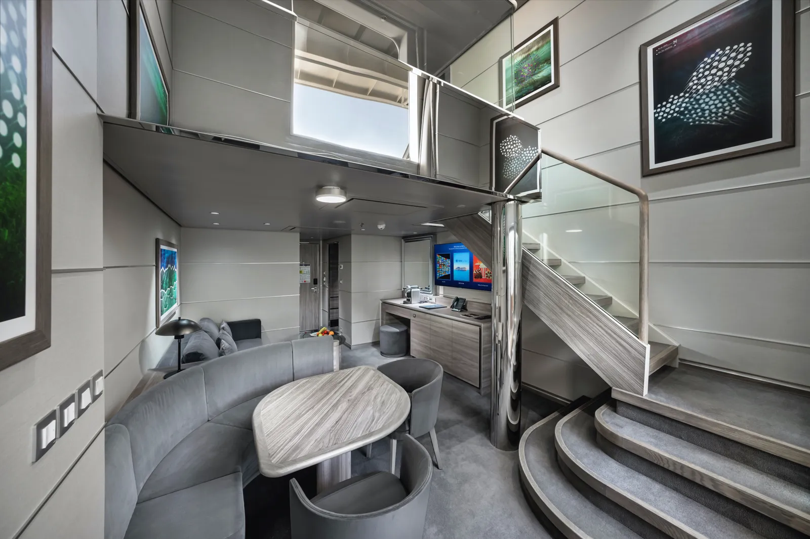 MSC Yacht Club Duplex Suite with Whirlpool (스위트 객실 · MSC 크루즈 · MSC Euribia)