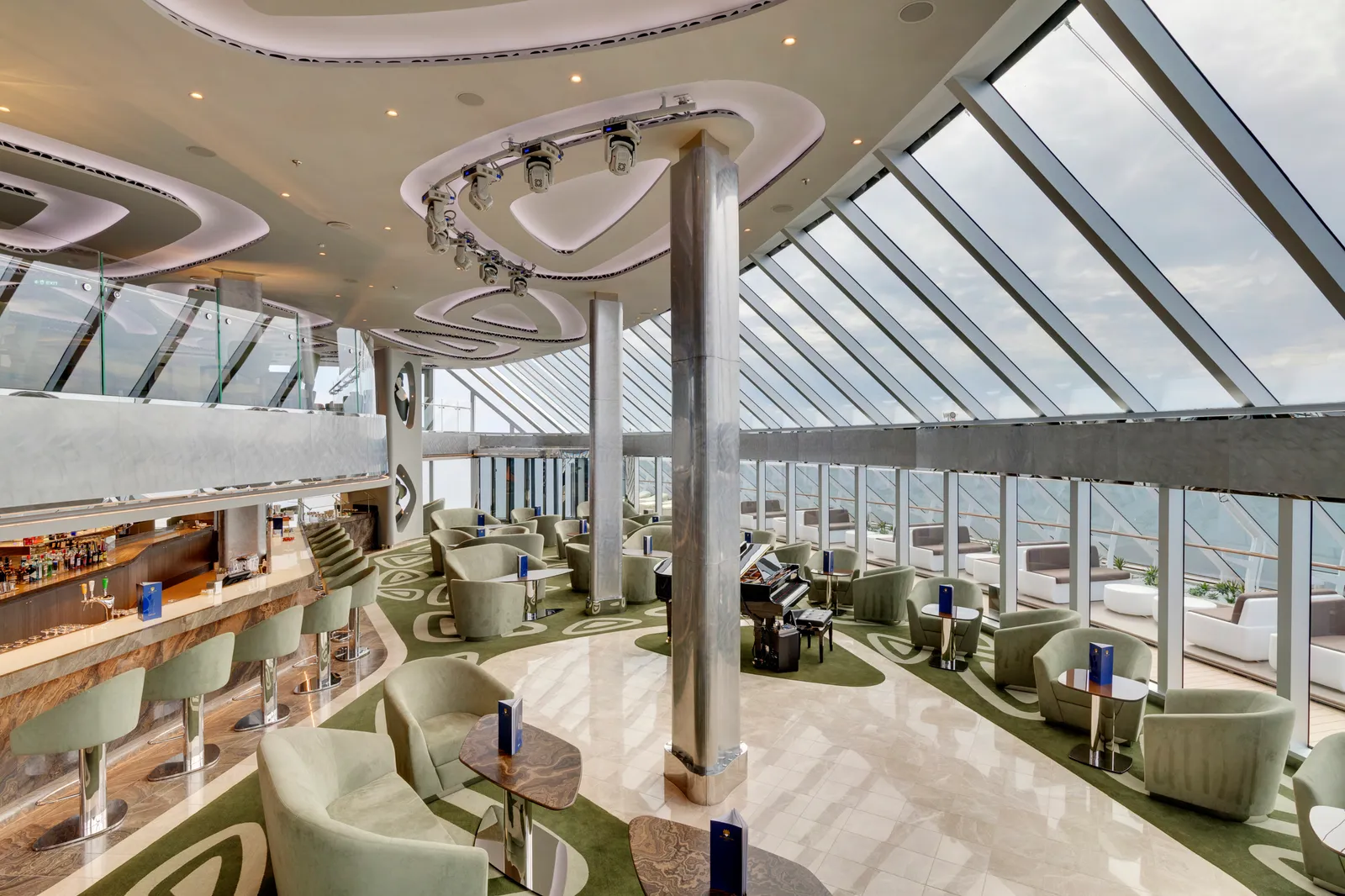 MSC 요트 클럽 톱 세일 라운지 (MSC 크루즈 · MSC Seaview)