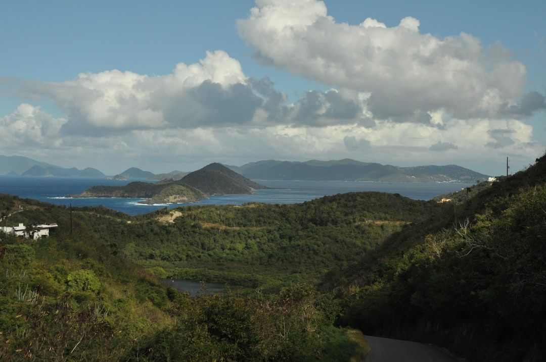 카리브해의 푸른 바다와 섬들이 자아내는 환상적인 파노라마