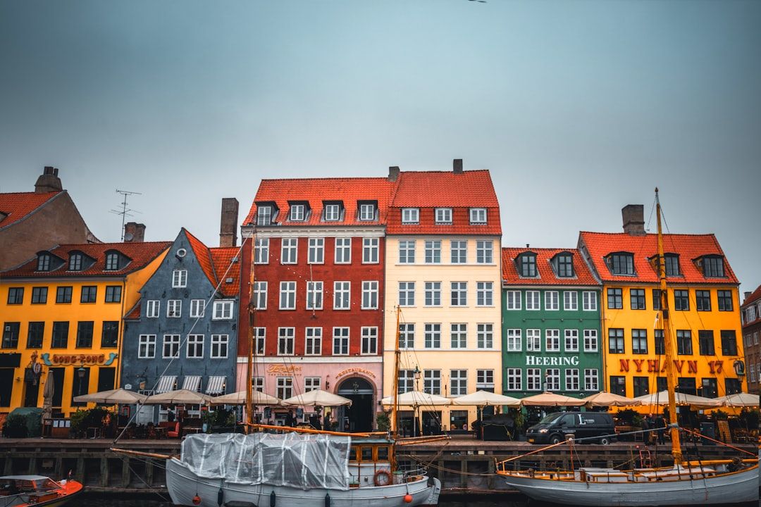 알록달록한 건물들이 수놓은 동화 같은 항구 도시, 코펜하겐의 낭만
