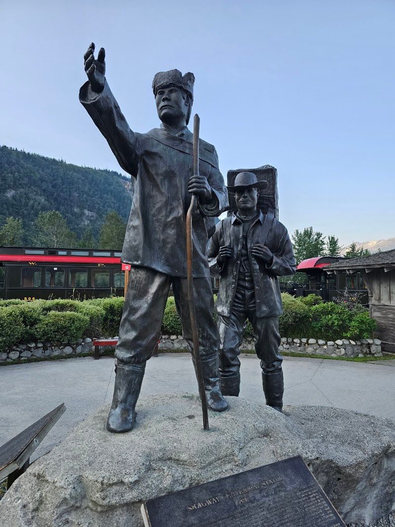 스캐그웨이 100주년 기념상 사진